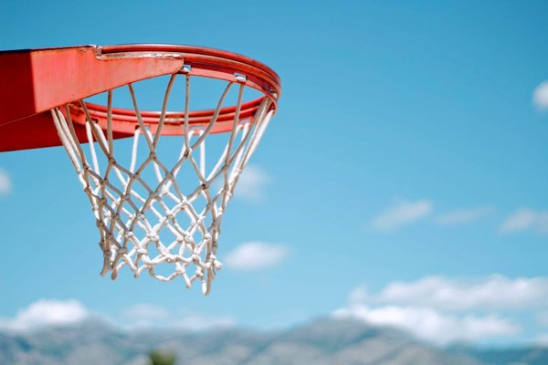 Pourquoi opter pour un panier de basket comme cadeau insolite femme ?